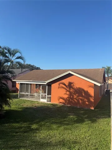 a view of house with garden