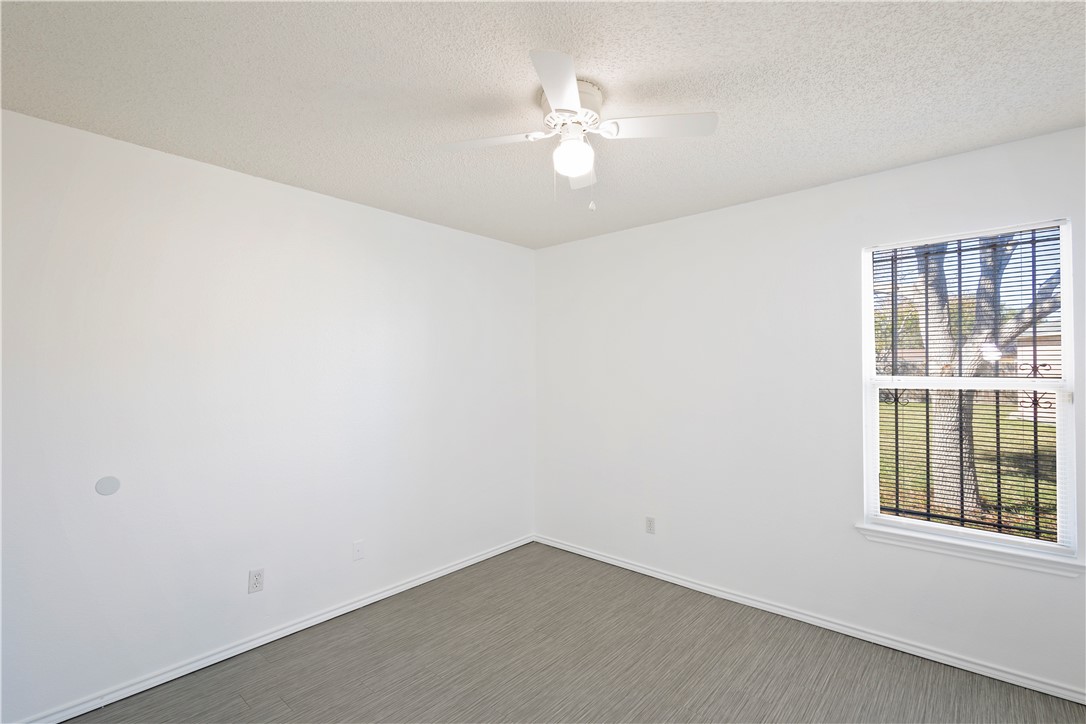 1833 Promise Corpus Christi, TX 78412 - Photo 14 of 19 an empty room with a window