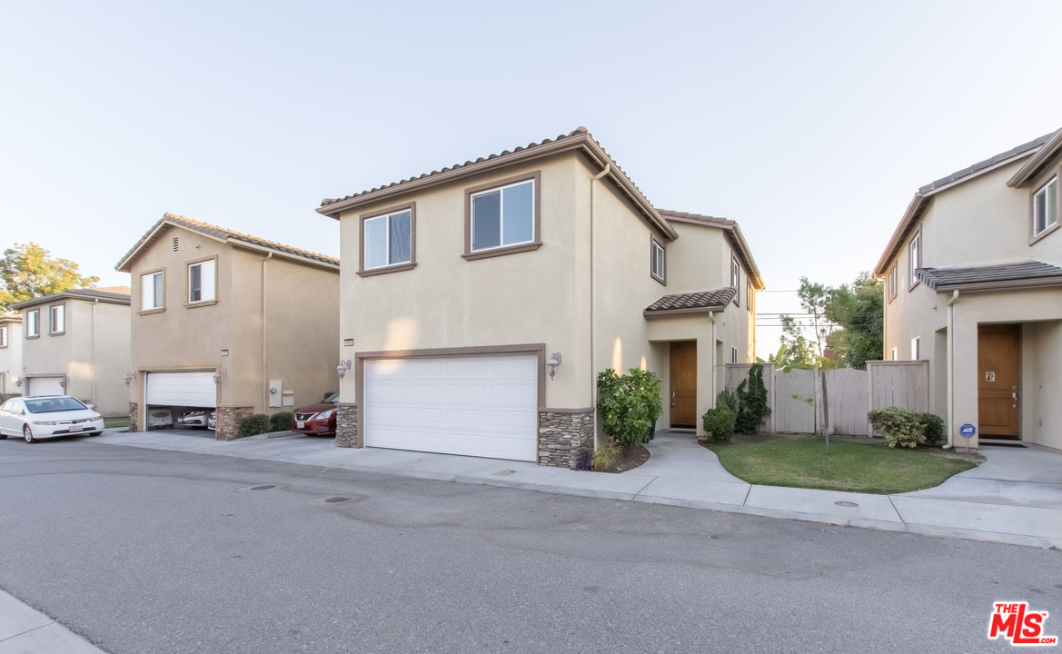 8352 Telegraph Road Downey, CA 90240 - Photo 2 of 41