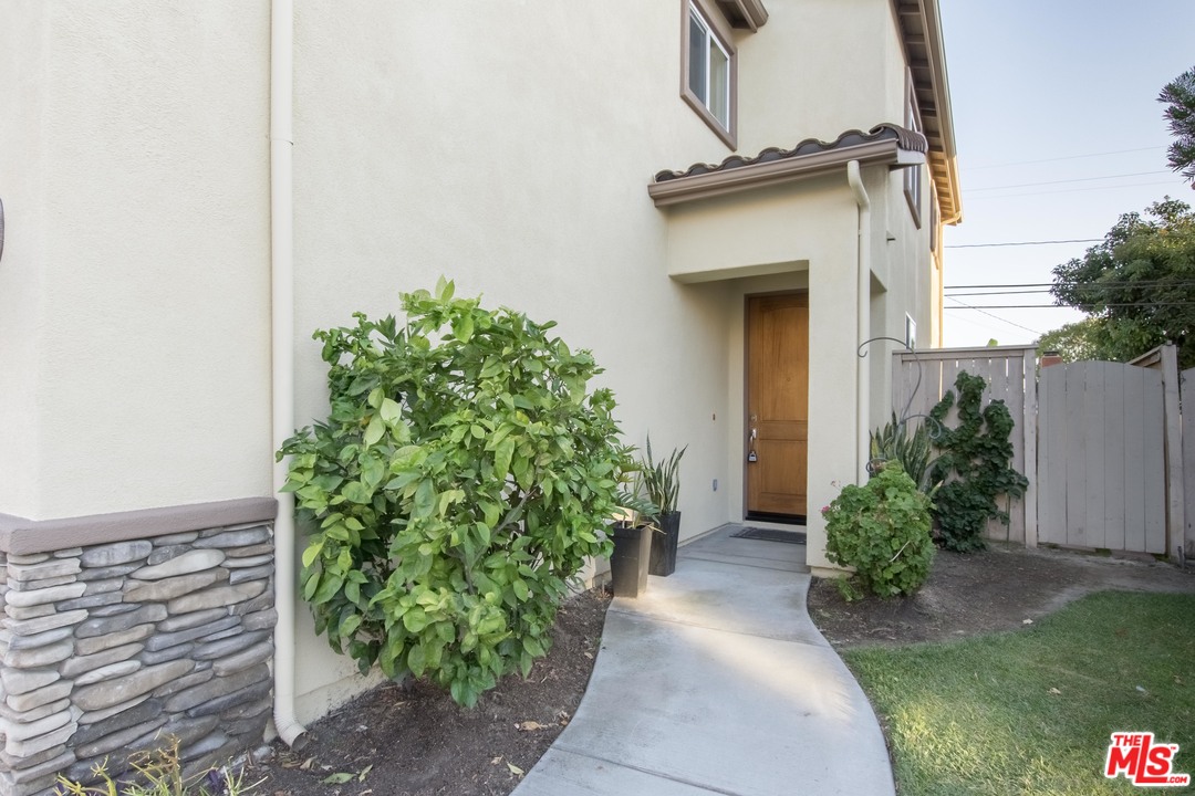 8352 Telegraph Road Downey, CA 90240 - Photo 3 of 41