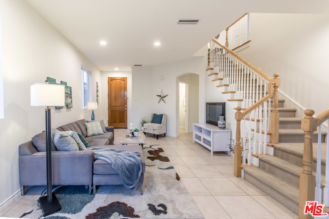 8352 Telegraph Road Downey, CA 90240 - Photo 5 of 41