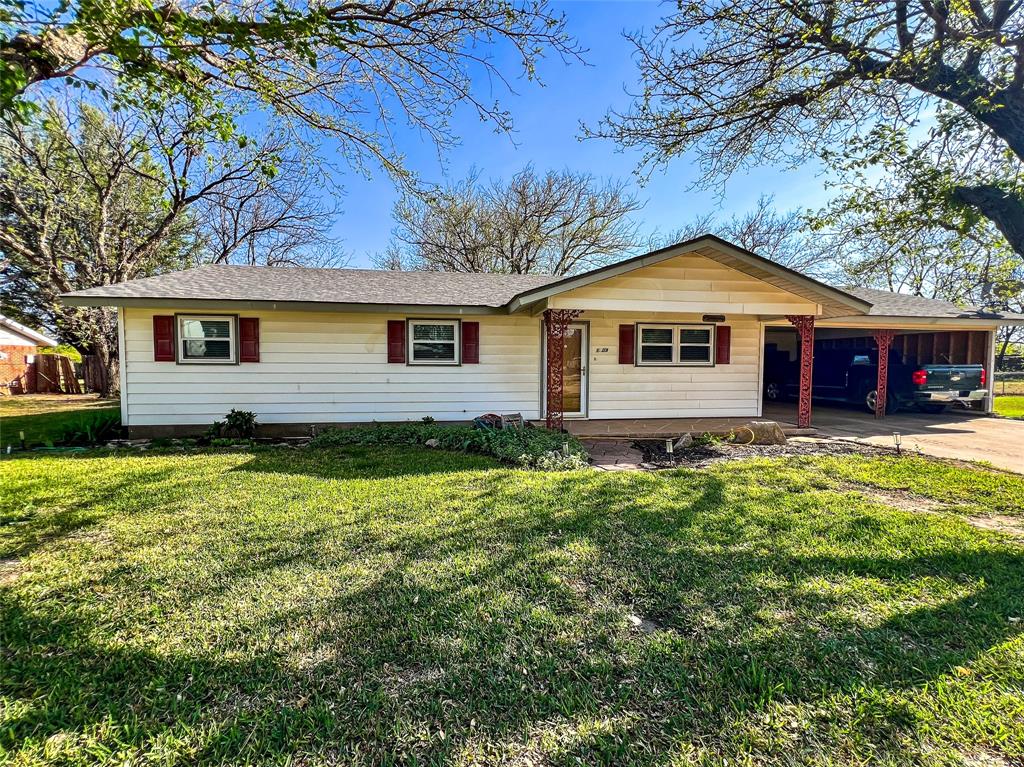 1009 North 7th Street Haskell, TX 79521 - Photo 1 of 26 a front view of a house with a garden
