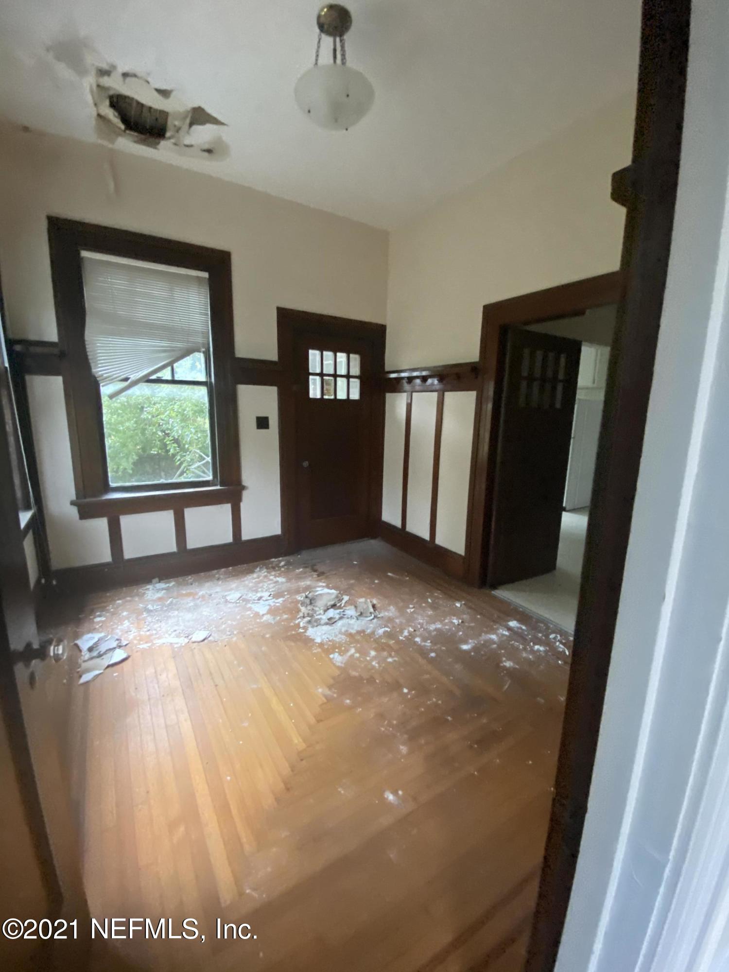 2254 Riverside Avenue Jacksonville, FL 32204 - Photo 11 of 19 82353B15-7E21-440B-AEC2-6FE78B6B9898