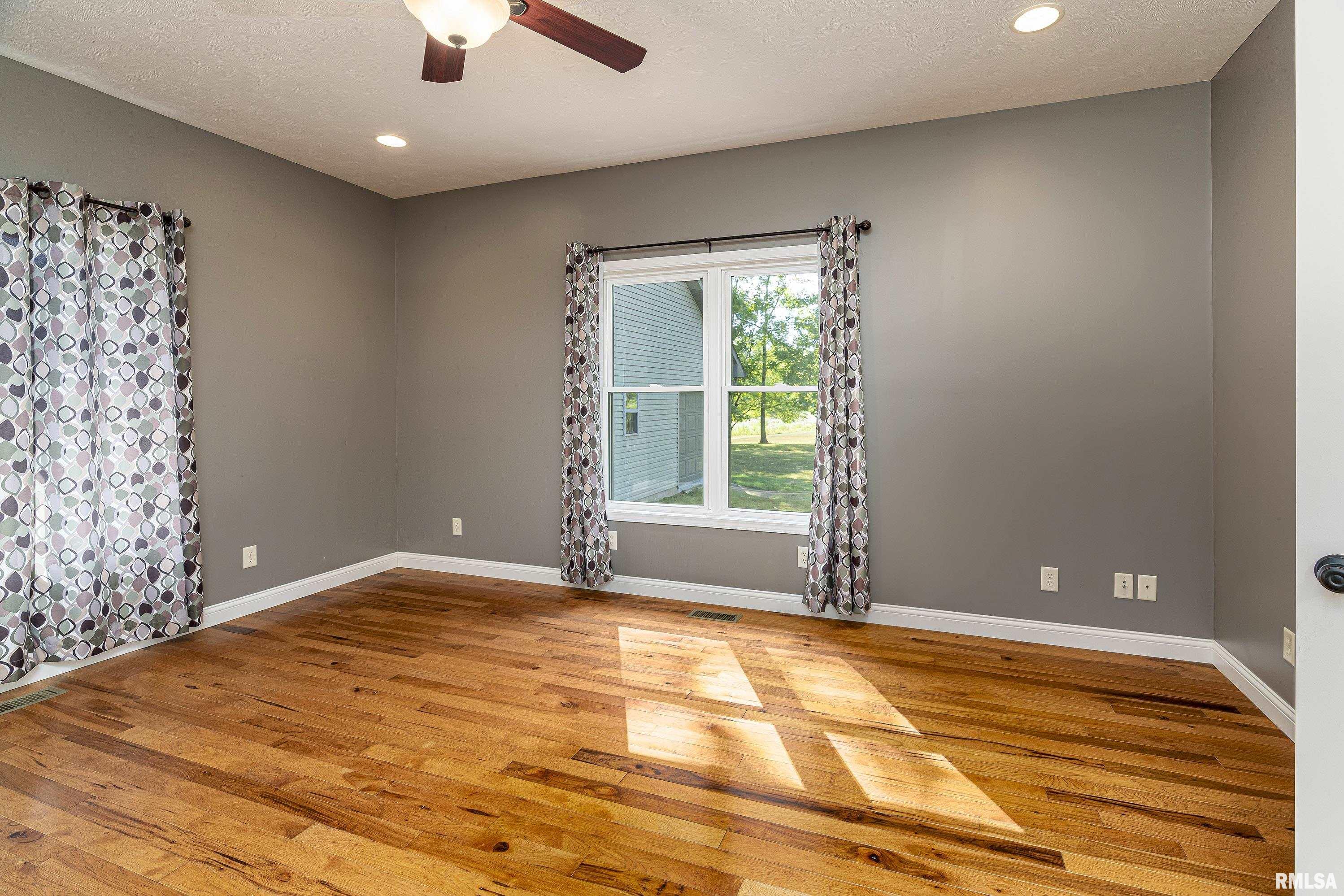 11261 Samuel Road Carterville, IL 62918 - Photo 15 of 41 Gallery Image 15