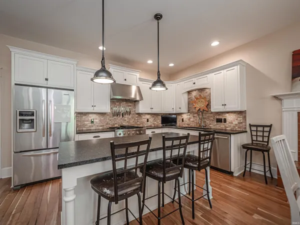 $715,000 | 535 South Boeke Road, Evansville, IN 47714