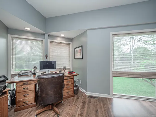 $715,000 | 535 South Boeke Road, Evansville, IN 47714