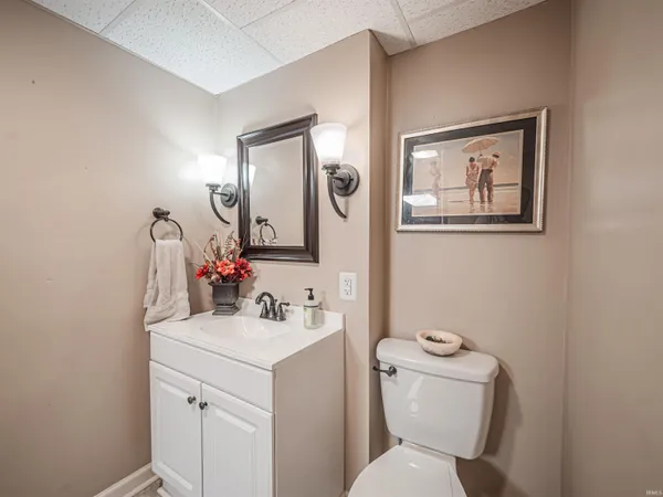 $715,000 | 535 South Boeke Road, Evansville, IN 47714