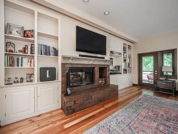 $715,000 | 535 South Boeke Road, Evansville, IN 47714