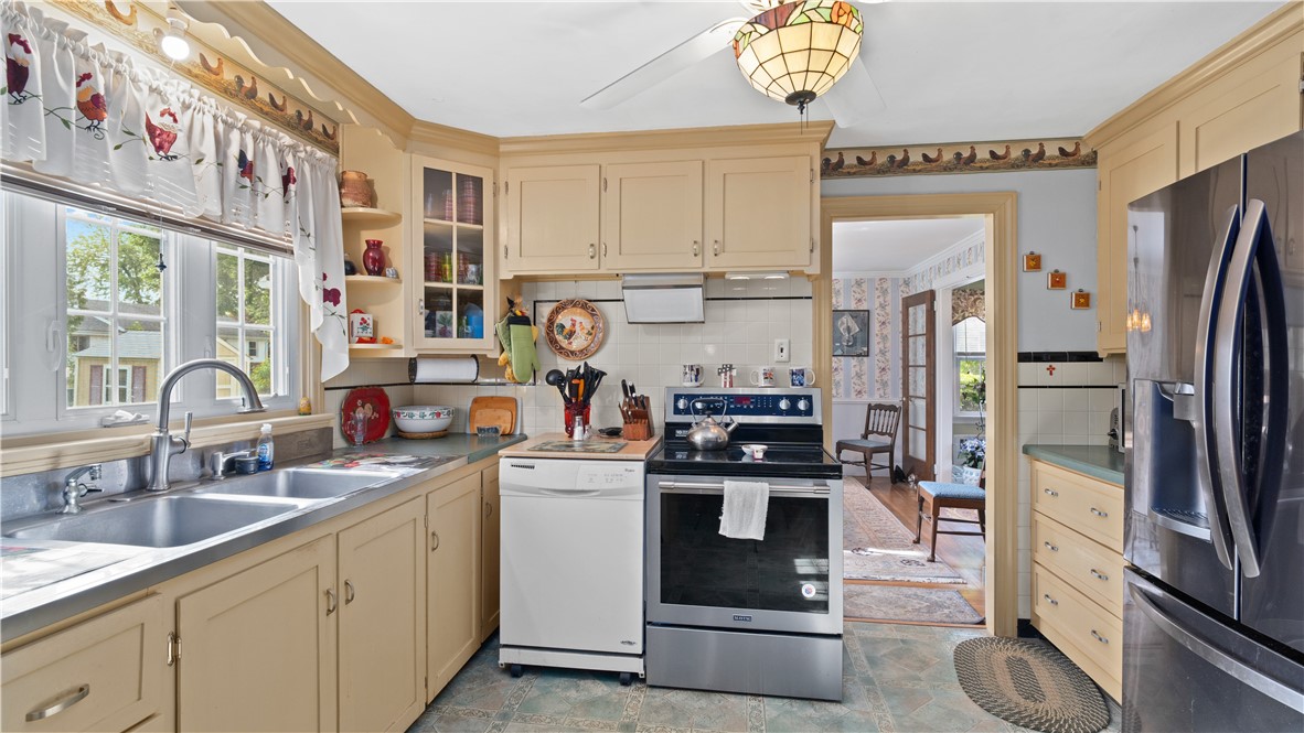14 Barnes Street Smithfield, RI 02828 - Photo 17 of 44