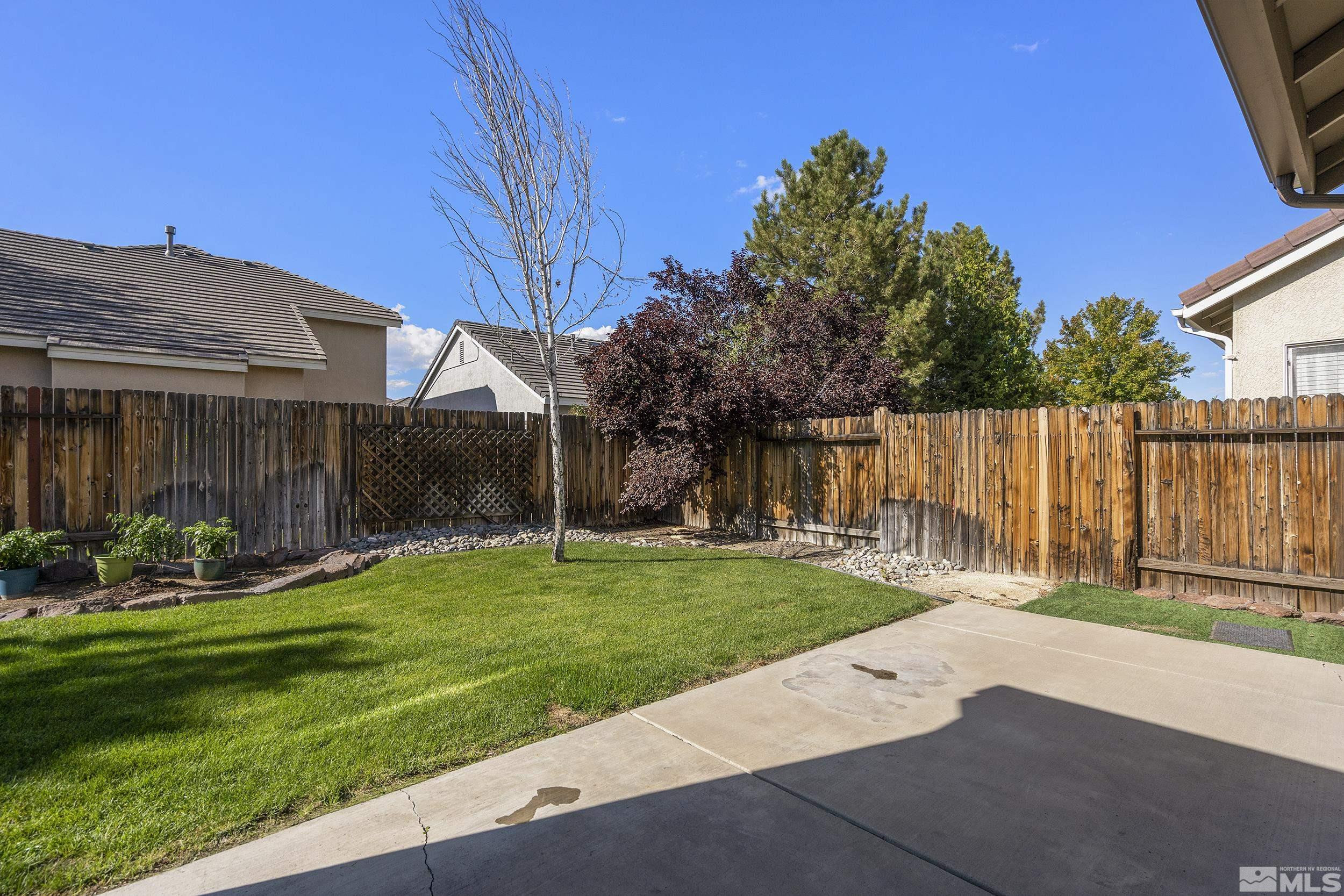 10245 Grizzly Hill Court Reno, NV 89521 - Photo 32 of 40 a backyard of a house with table and chairs