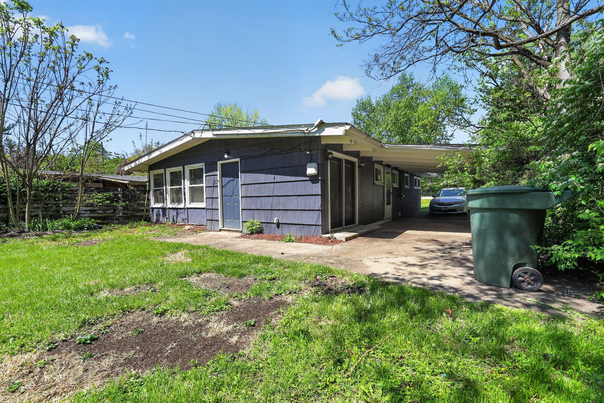 994 Sunbury Road Columbus, OH 43219 - Photo 37 of 40 06_994_Sunbury_Rd_Columbus_OH_43219-Exte