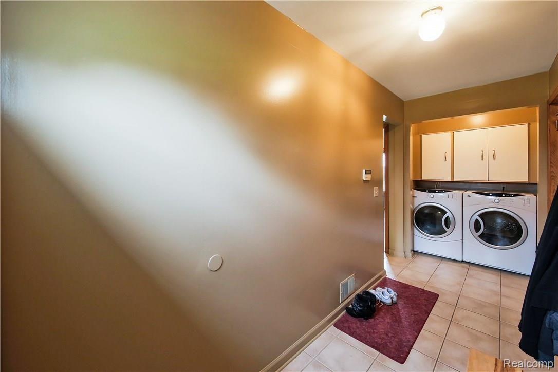 13637 Bliven Road Byron, MI 48418 - Photo 23 of 25 Mud room and laundry room