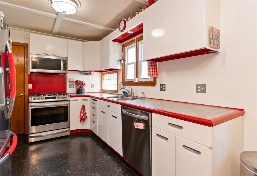 111 Bridge Street Seneca Falls, NY 13148 - Photo 15 of 34