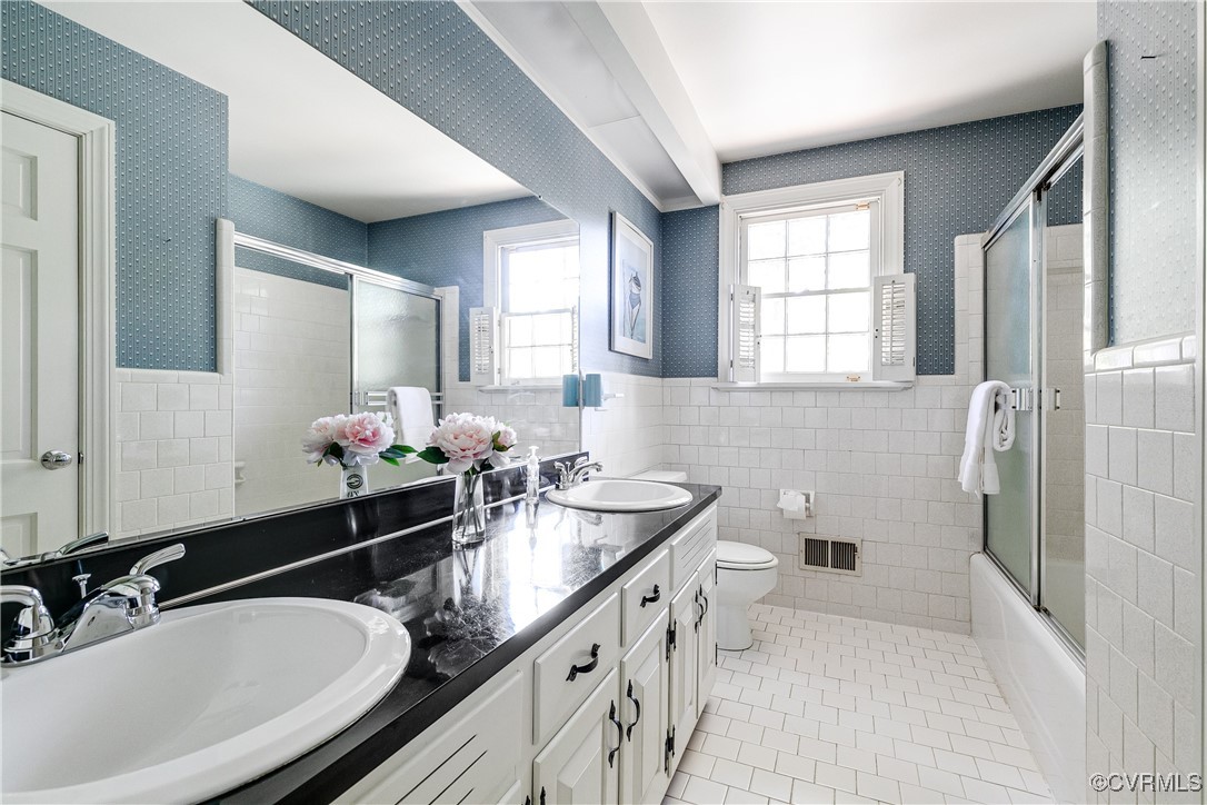 201 Wood Road Henrico, VA 23229 - Photo 24 of 40 a bathroom with a granite countertop sink mirror and a bathtub