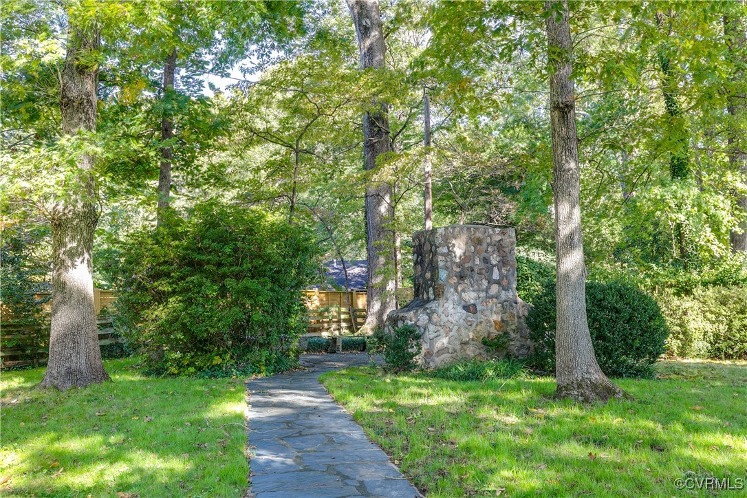 201 Wood Road Henrico, VA 23229 - Photo 36 of 40 a backyard of a house with lots of green space
