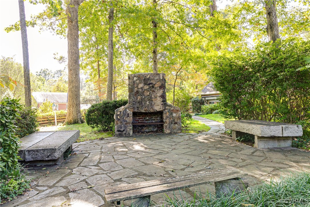 201 Wood Road Henrico, VA 23229 - Photo 37 of 40 a backyard of a house with table and chairs
