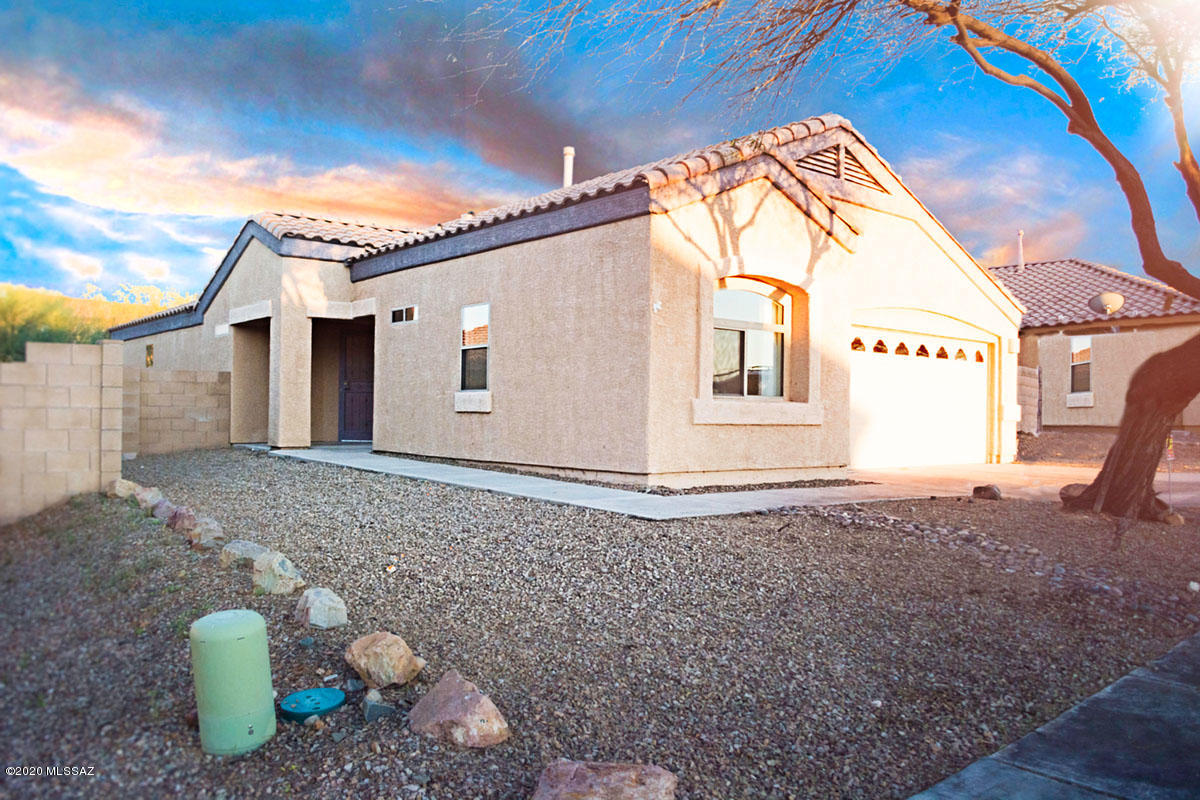 553 South Stone Bench Road Vail, AZ 85641 - Photo 2 of 27