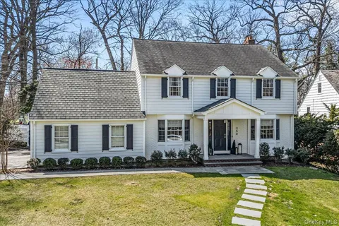 $2,498,000 | 350 Dogwood Lane, Manhasset, NY 11030