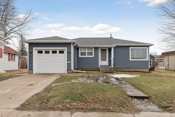 $248,900 | 118 Hiawatha Drive East, Wabasha, MN 55981