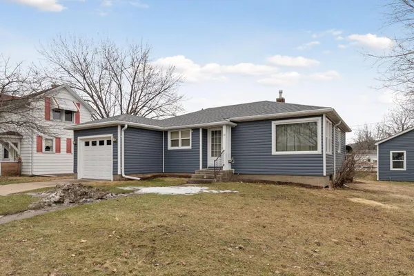 $248,900 | 118 Hiawatha Drive East, Wabasha, MN 55981