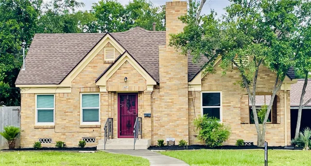 a view of outdoor space yard and front view of a house
