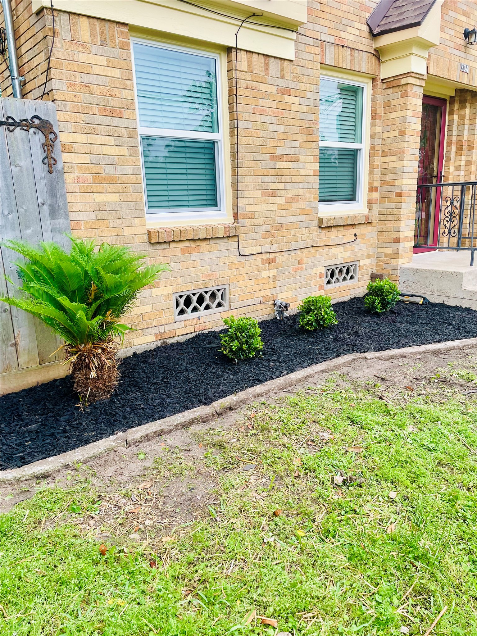 704 Sue Street Houston, TX 77009 - Photo 3 of 24
