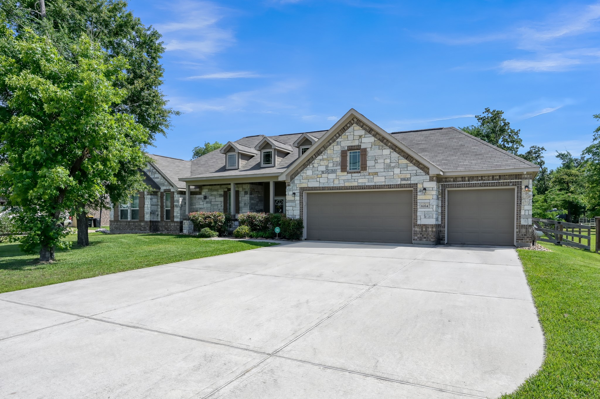 6264 Rolling Hills Road Conroe, TX 77303 - Photo 2 of 24