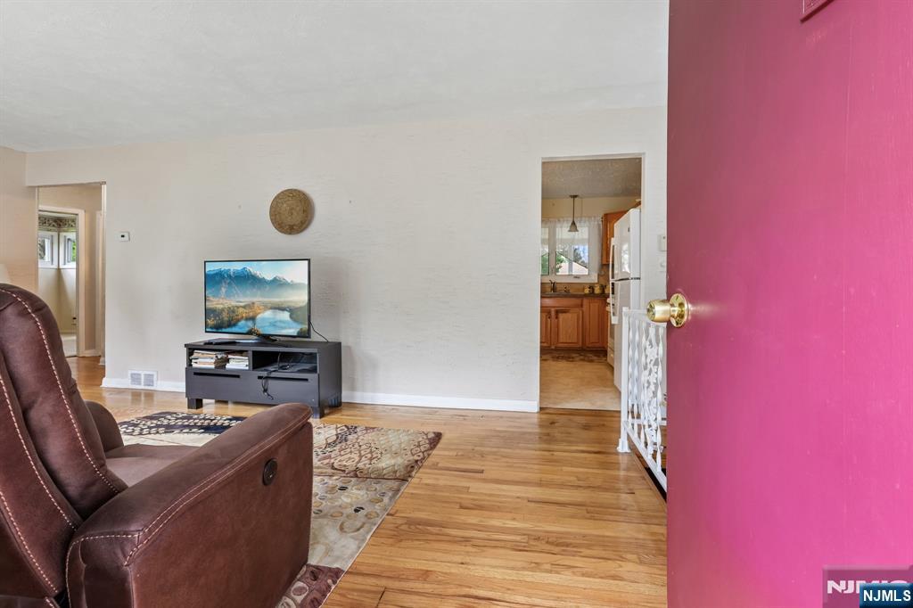 44 Rumana Road Wayne, NJ 07470 - Photo 5 of 27