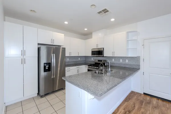 $4,000 | 678 Americana Drive, Fullerton, CA 92832