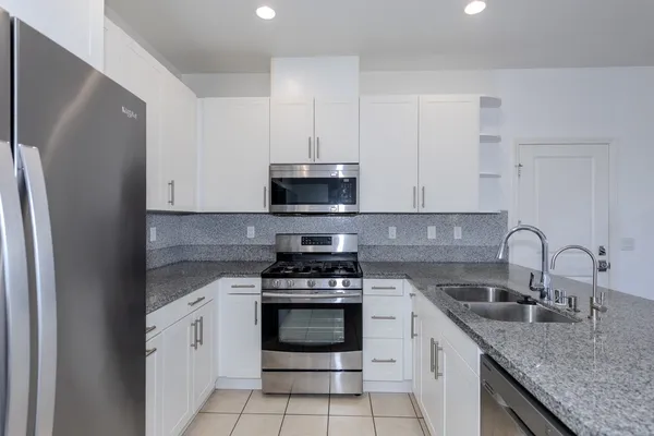 $4,000 | 678 Americana Drive, Fullerton, CA 92832