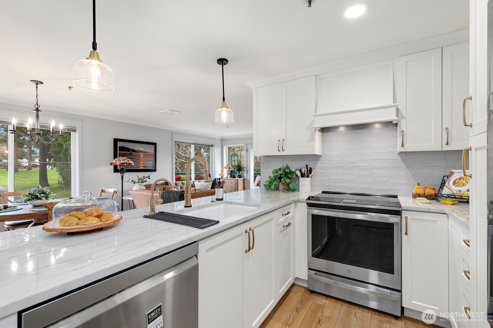 609 7th Avenue North, Unit B304 Edmonds, WA 98020 - Photo 5 of 26