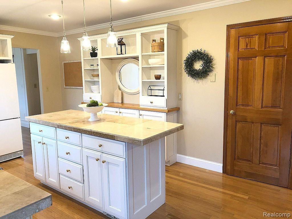 13175 Holtforth Road Fenton, MI 48430 - Photo 9 of 25 9.jpg