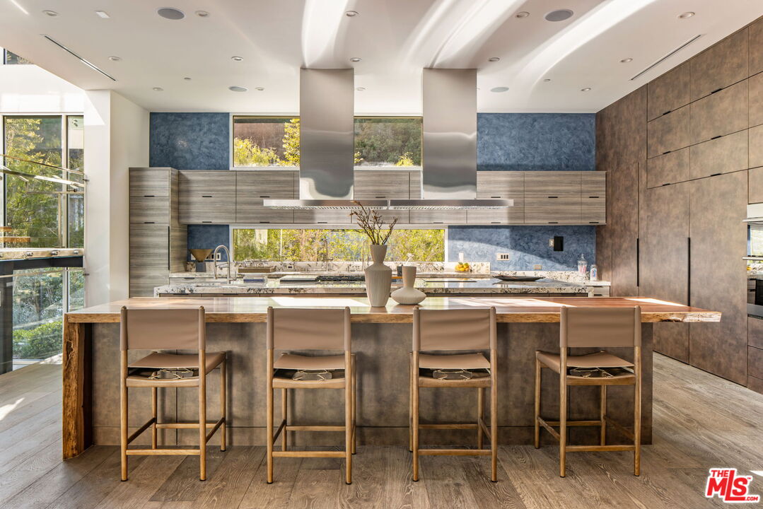1116 Chantilly Road Los Angeles, CA 90077 - Photo 9 of 46 Gallery Image 9