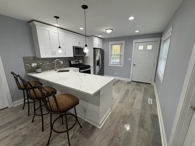 $460,000 | 5517 Essex Road, Lisle, IL 60532