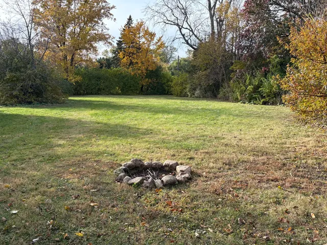 $460,000 | 5517 Essex Road, Lisle, IL 60532