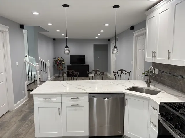 $460,000 | 5517 Essex Road, Lisle, IL 60532