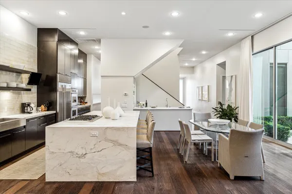 $2,195,000 | 2211 Avalon Place, Houston, TX 77019