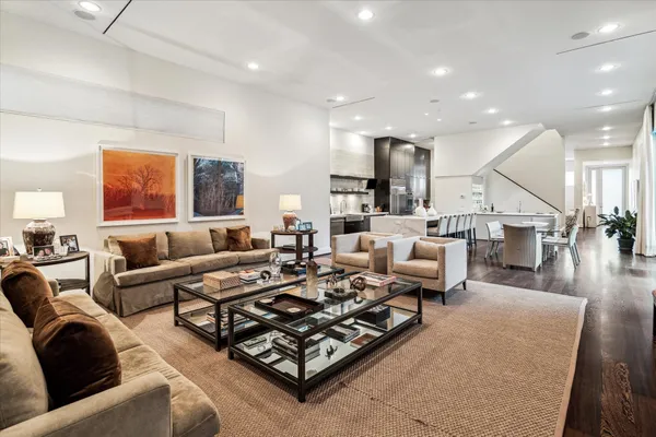 $2,195,000 | 2211 Avalon Place, Houston, TX 77019