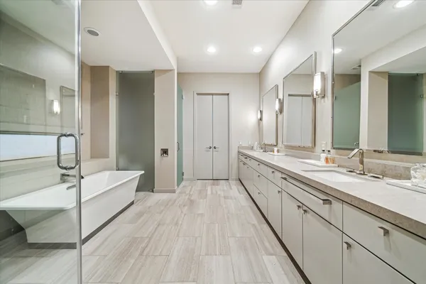 $2,195,000 | 2211 Avalon Place, Houston, TX 77019