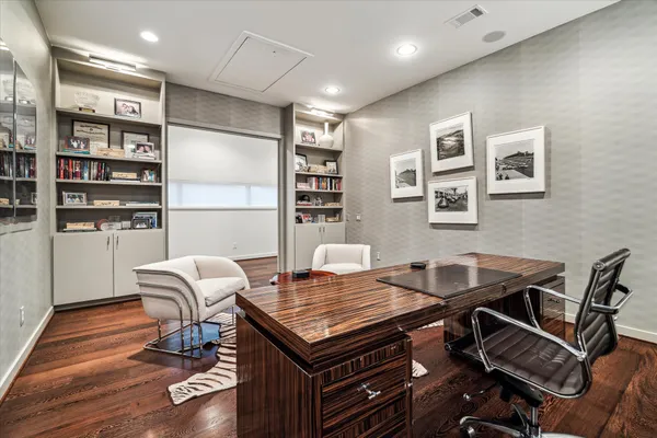 $2,195,000 | 2211 Avalon Place, Houston, TX 77019