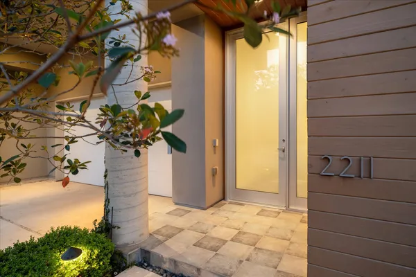 $2,195,000 | 2211 Avalon Place, Houston, TX 77019