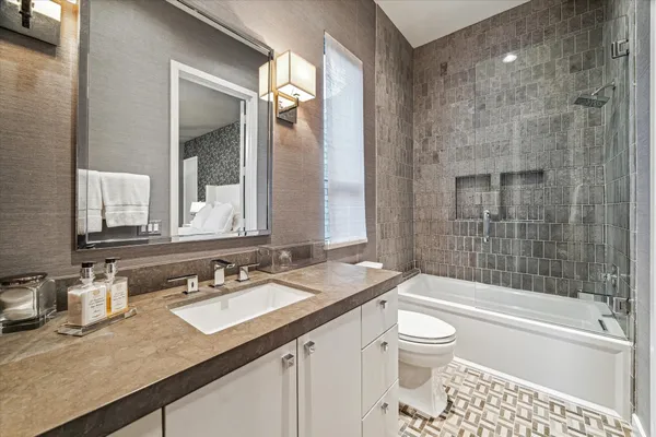 $2,195,000 | 2211 Avalon Place, Houston, TX 77019
