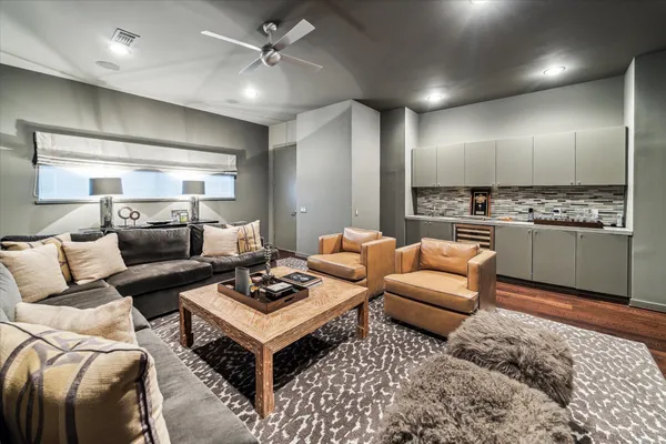 $2,195,000 | 2211 Avalon Place, Houston, TX 77019