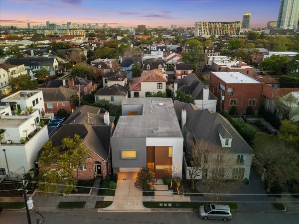 $2,195,000 | 2211 Avalon Place, Houston, TX 77019