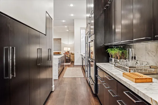 $2,195,000 | 2211 Avalon Place, Houston, TX 77019