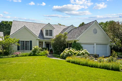 $1,195,000 | 1845 West North Pond Lane, Lake Forest, IL 60045