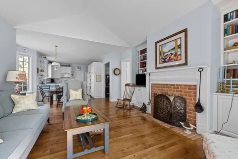 $1,195,000 | 1845 West North Pond Lane, Lake Forest, IL 60045