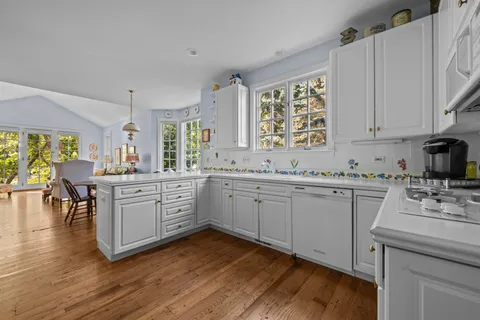 $1,195,000 | 1845 West North Pond Lane, Lake Forest, IL 60045