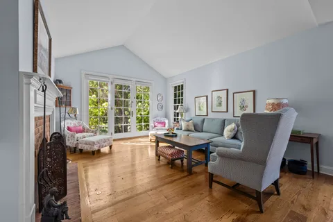 $1,195,000 | 1845 West North Pond Lane, Lake Forest, IL 60045