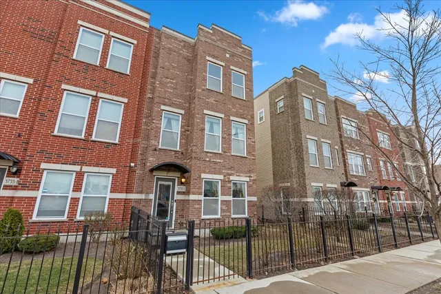 $4,600 | 3755 South Morgan Street, Unit C, Chicago, IL 60609